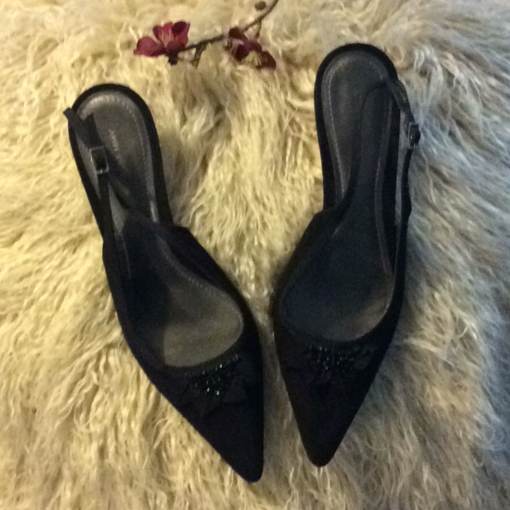 ANN TAYLOR Suede heel